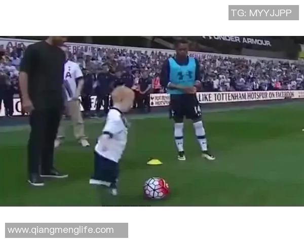 足球明星的完美体形展现与训练秘诀揭秘让你领略运动之美